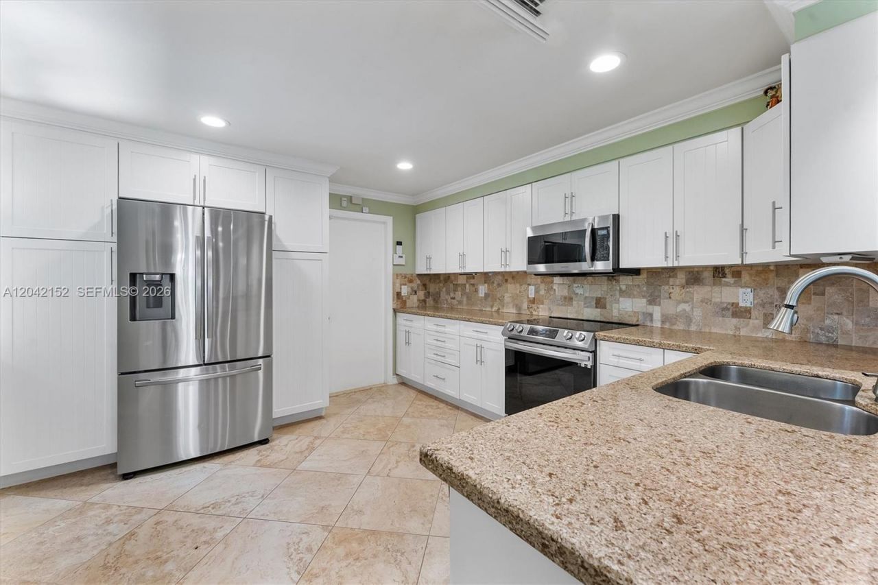 1552 Barcelona Way , Unit 6-19, Weston, FL 33327 Photo
