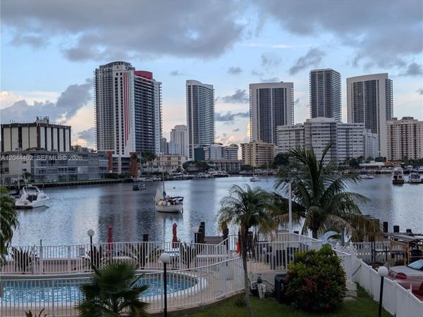 450 GOLDEN ISLES DR, Unit 2H, Hallandale Beach, FL 33009