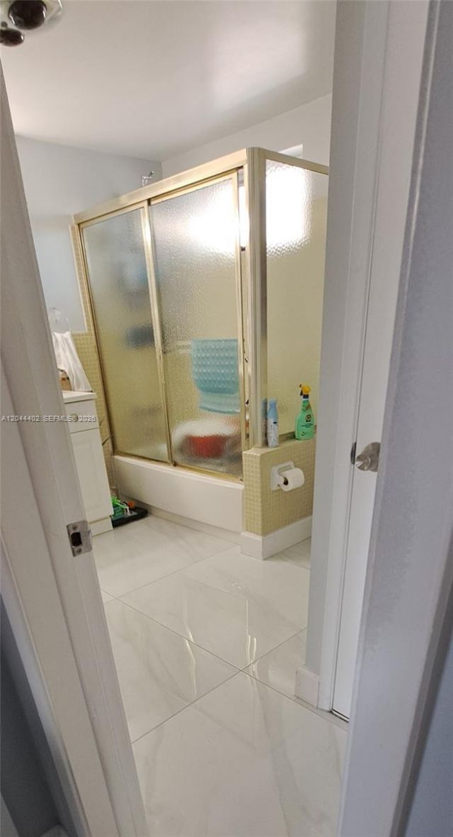 450 Golden Isles Dr, Unit 2H, Hallandale Beach, FL 33009 Photo