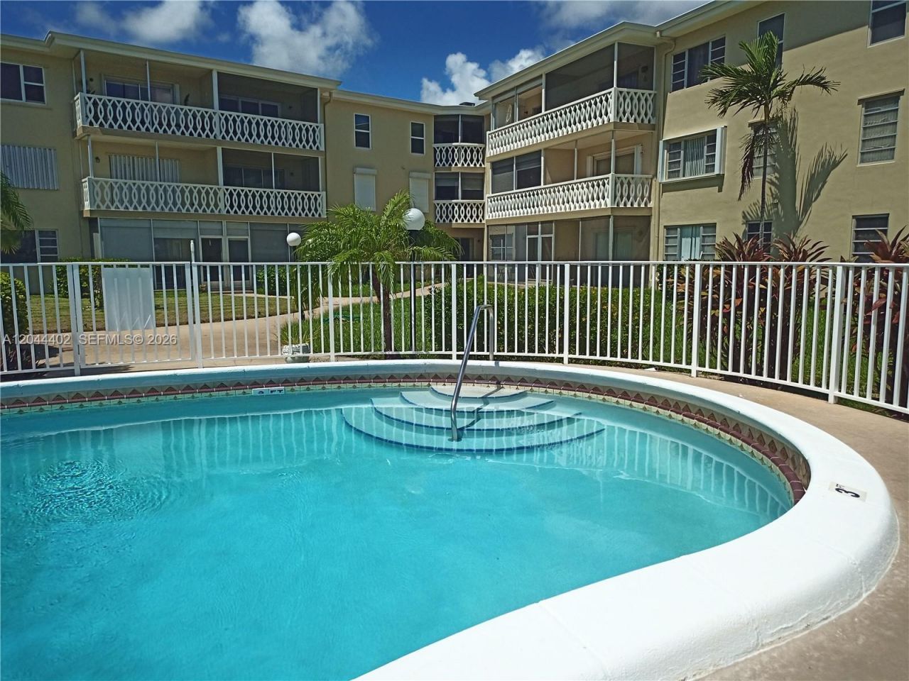 450 Golden Isles Dr , Unit 2H, Hallandale Beach, FL 33009 Photo