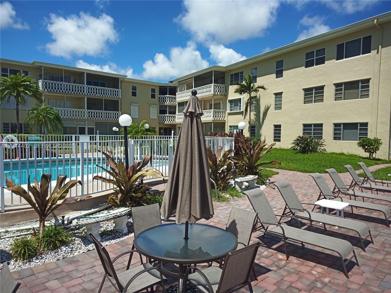 450 Golden Isles Dr , Unit 2H, Hallandale Beach, FL 33009 Photo