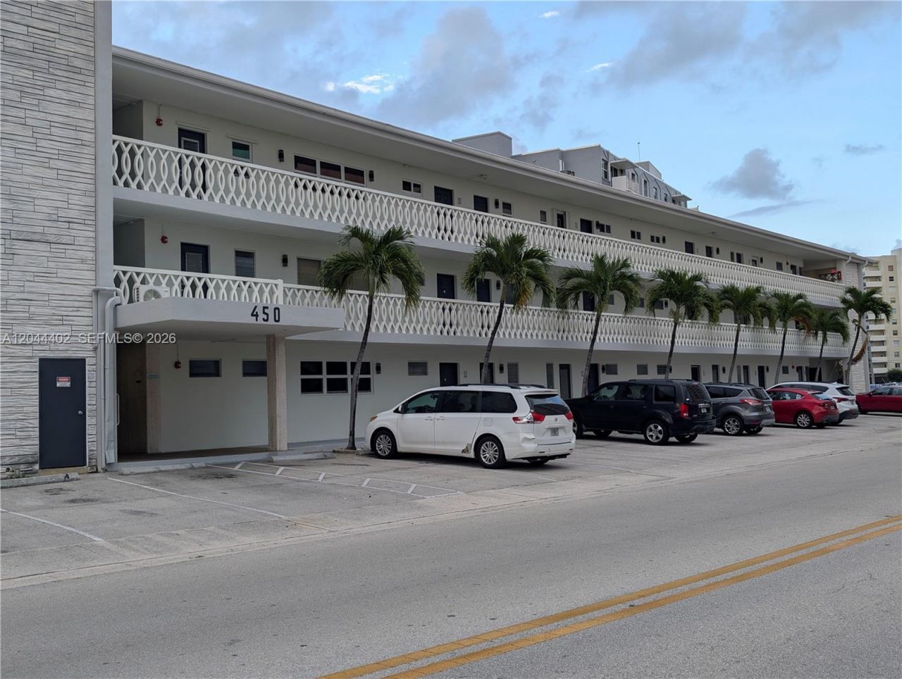 450 Golden Isles Dr, Unit 2H, Hallandale Beach, FL 33009 Photo