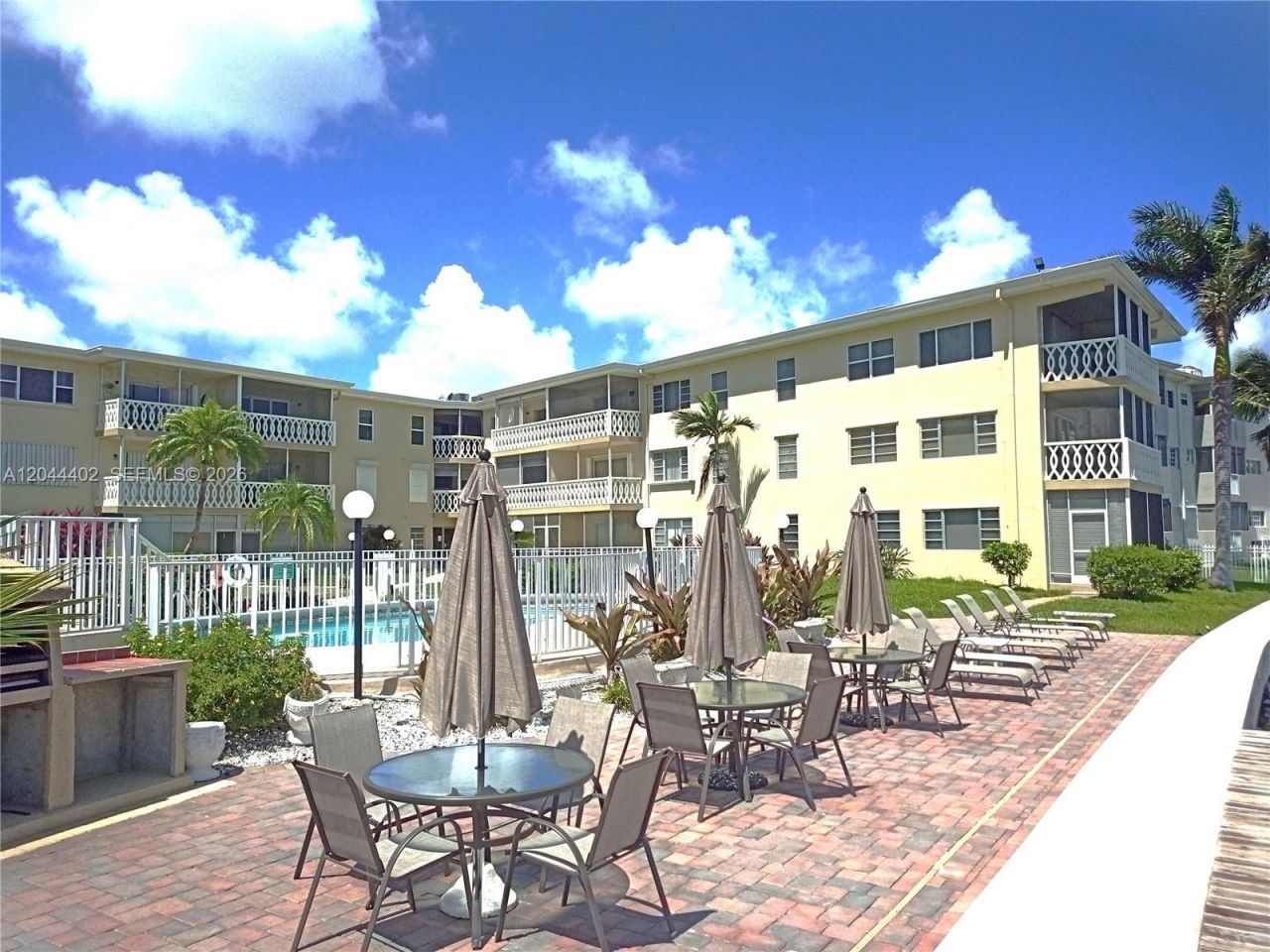 450 Golden Isles Dr, Unit 2H, Hallandale Beach, FL 33009 Photo