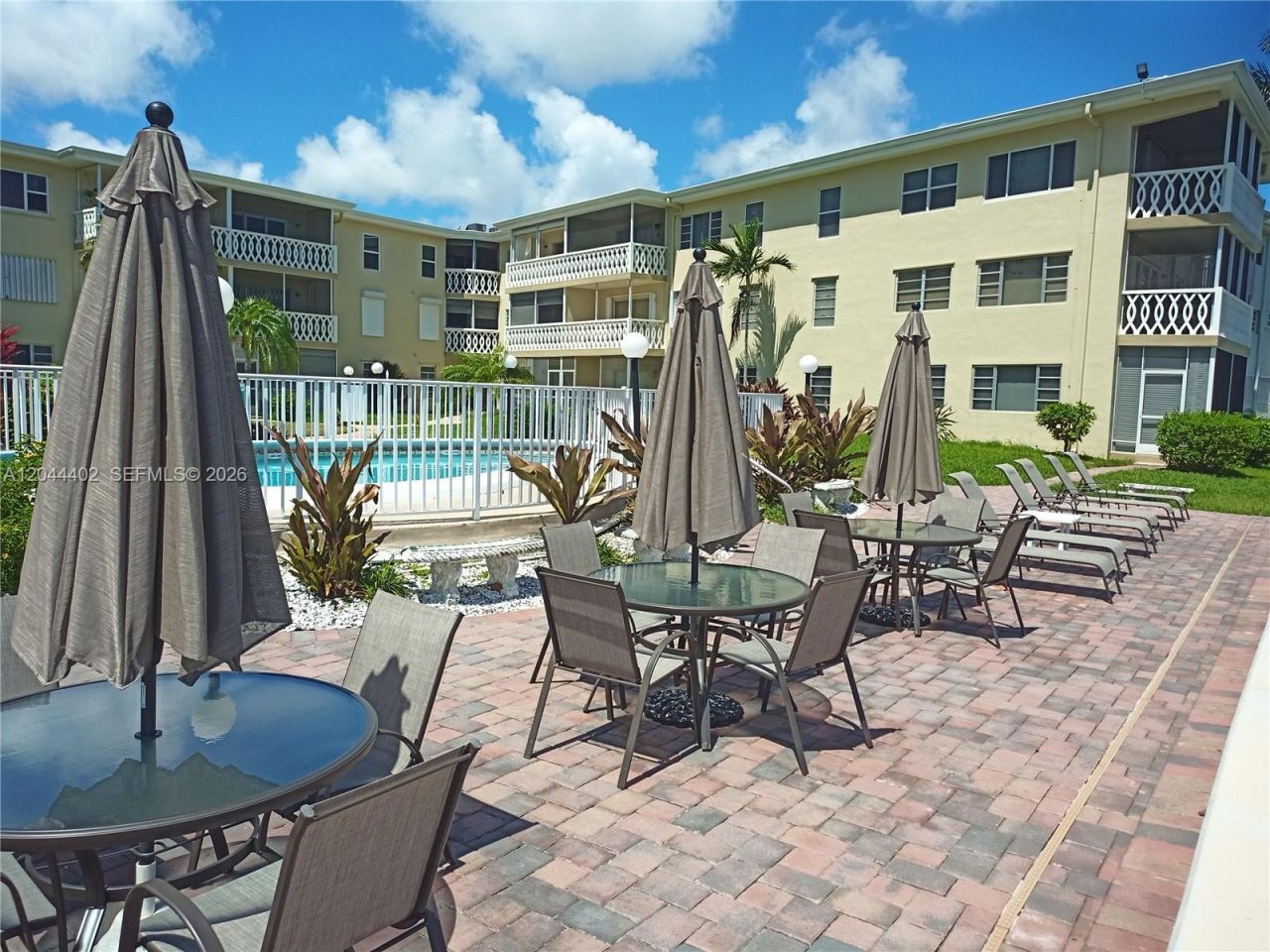 450 Golden Isles Dr , Unit 2H, Hallandale Beach, FL 33009 Photo