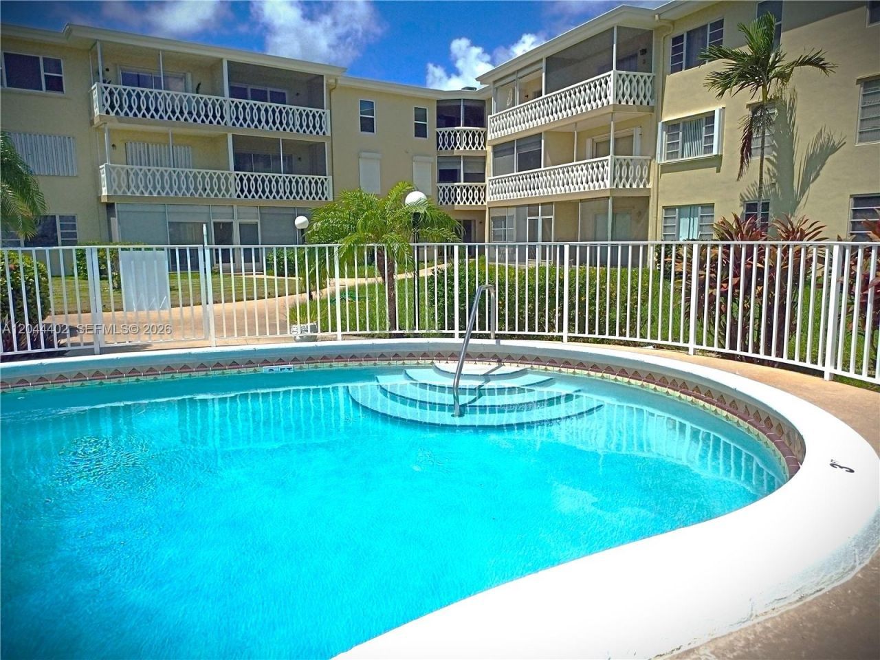 450 Golden Isles Dr , Unit 2H, Hallandale Beach, FL 33009 Photo