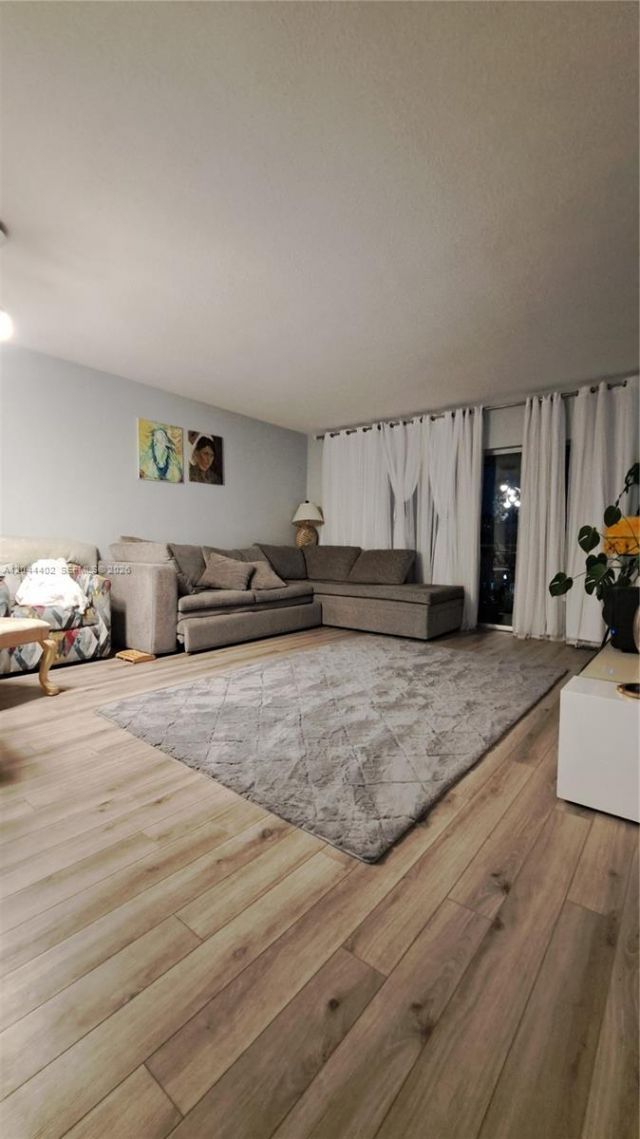 450 Golden Isles Dr, Unit 2H, Hallandale Beach, FL 33009 Photo