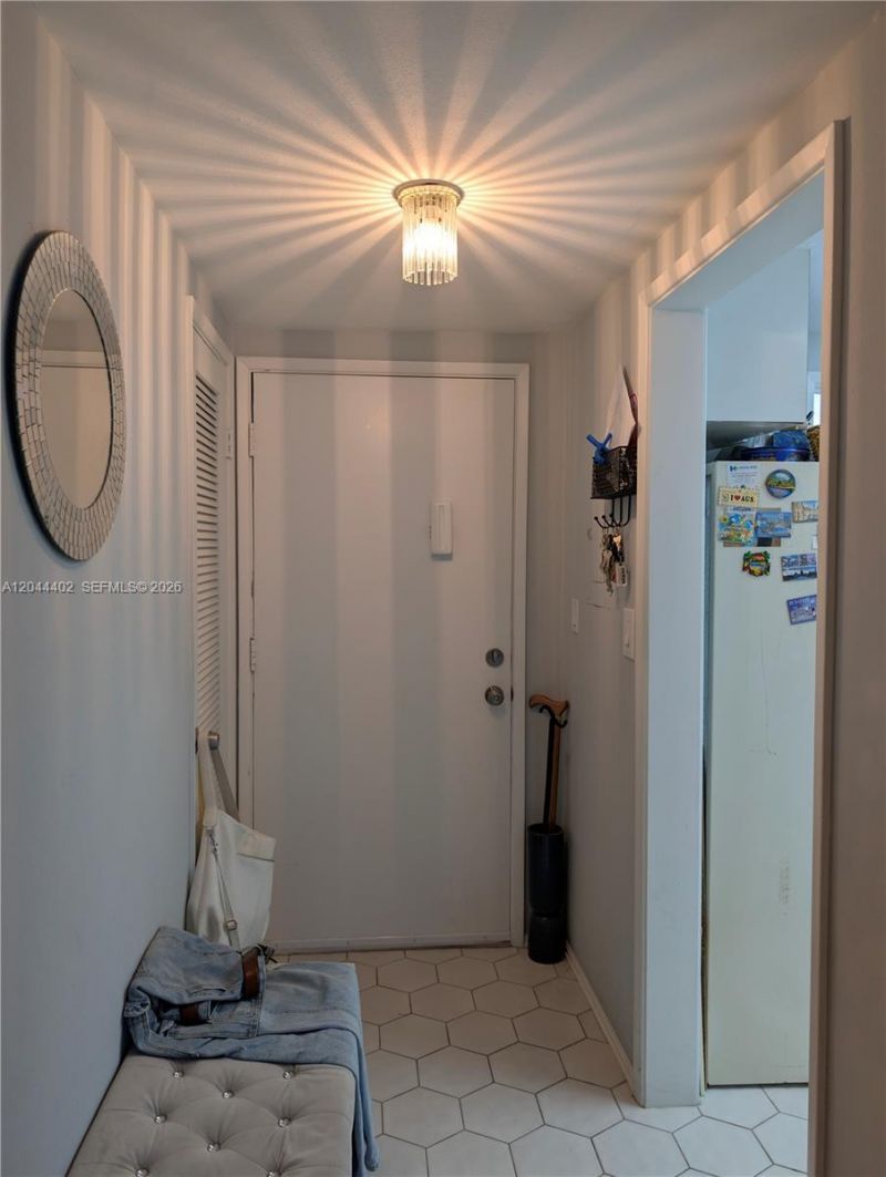 450 Golden Isles Dr, Unit 2H, Hallandale Beach, FL 33009 Photo