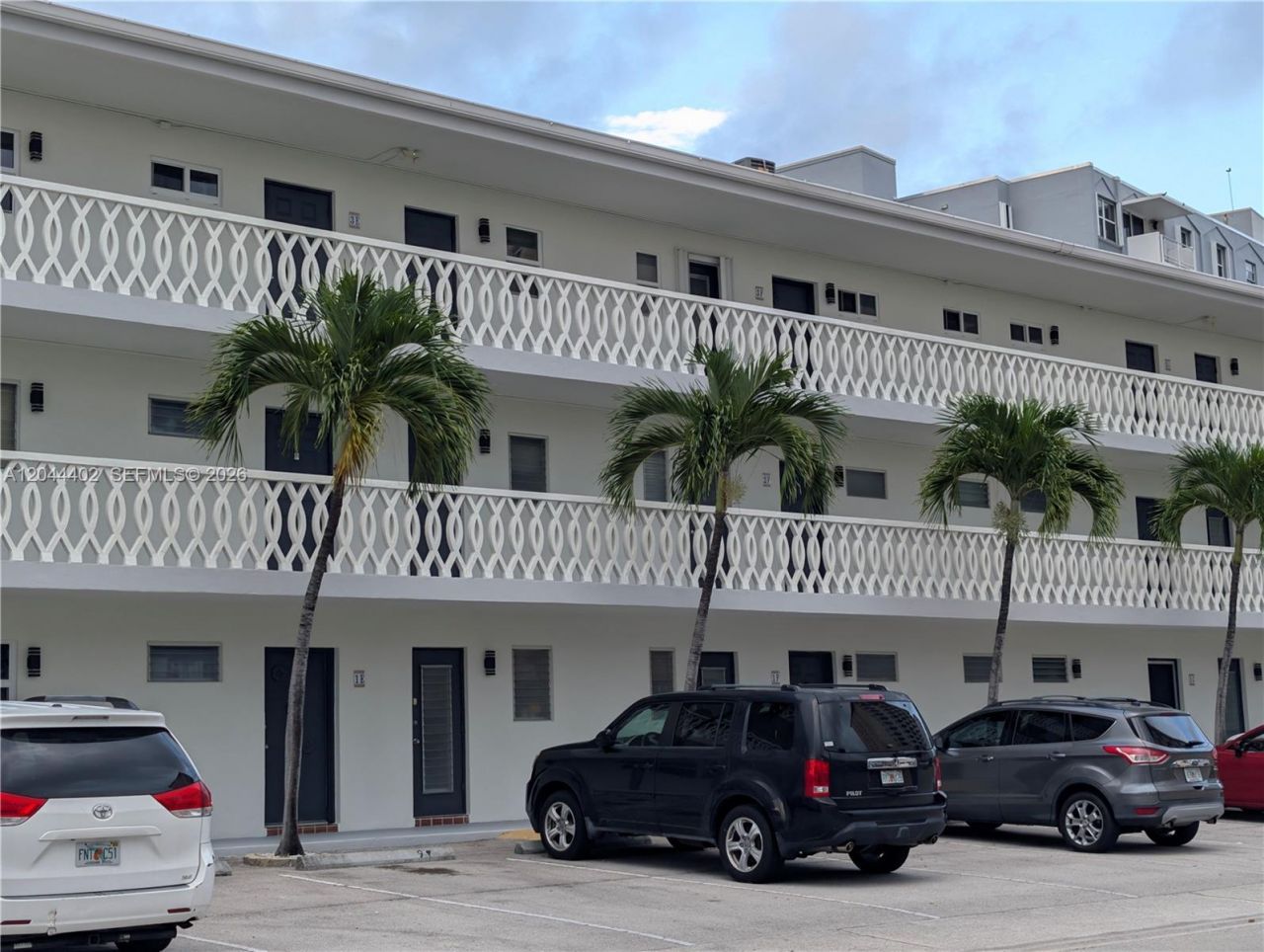 450 Golden Isles Dr, Unit 2H, Hallandale Beach, FL 33009 Photo