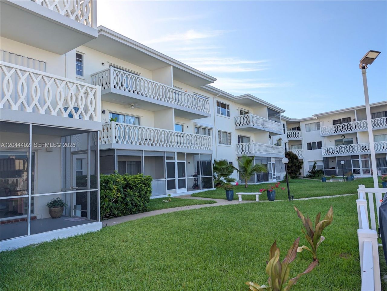 450 Golden Isles Dr, Unit 2H, Hallandale Beach, FL 33009 Photo