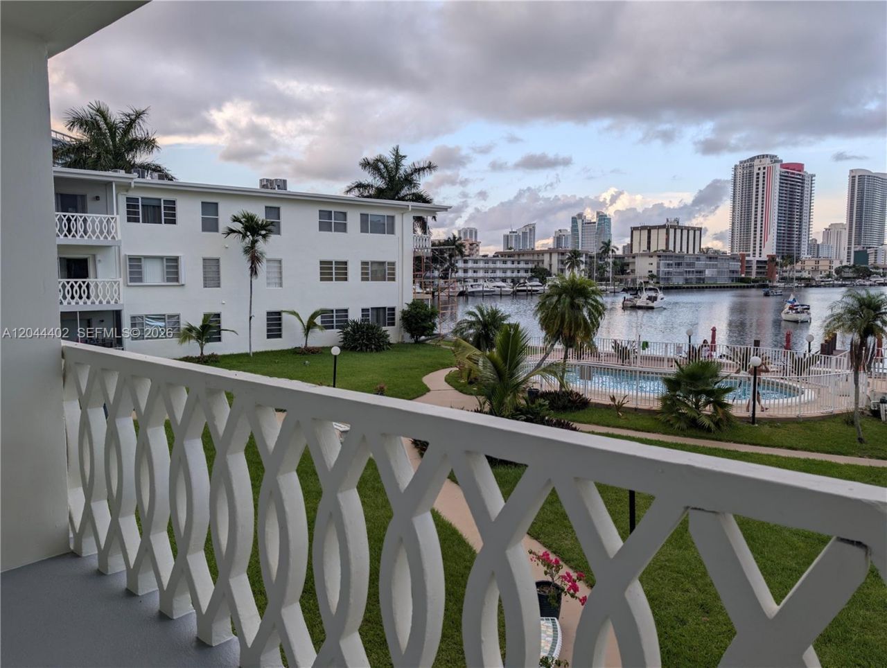 450 Golden Isles Dr, Unit 2H, Hallandale Beach, FL 33009 Photo