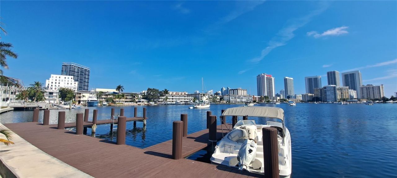 450 Golden Isles Dr, Unit 2H, Hallandale Beach, FL 33009 Photo