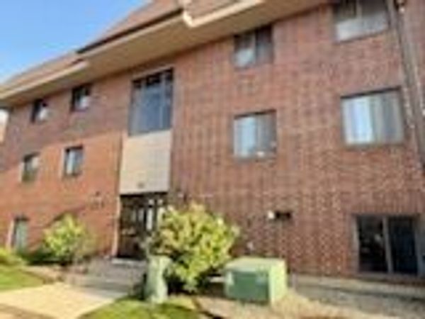 41 E Janata Boulevard, Unit 3A, Lombard, IL 60148