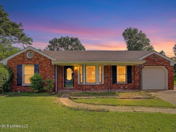 2118 Cedarcrest Drive, Southaven, MS 38671