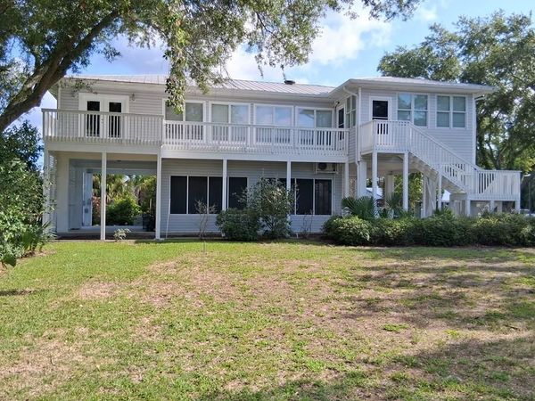 32 884th Ave, Suwannee, FL 32692