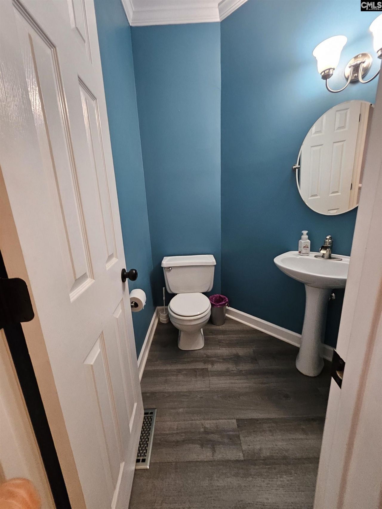 208 Winchester Court Photo 10