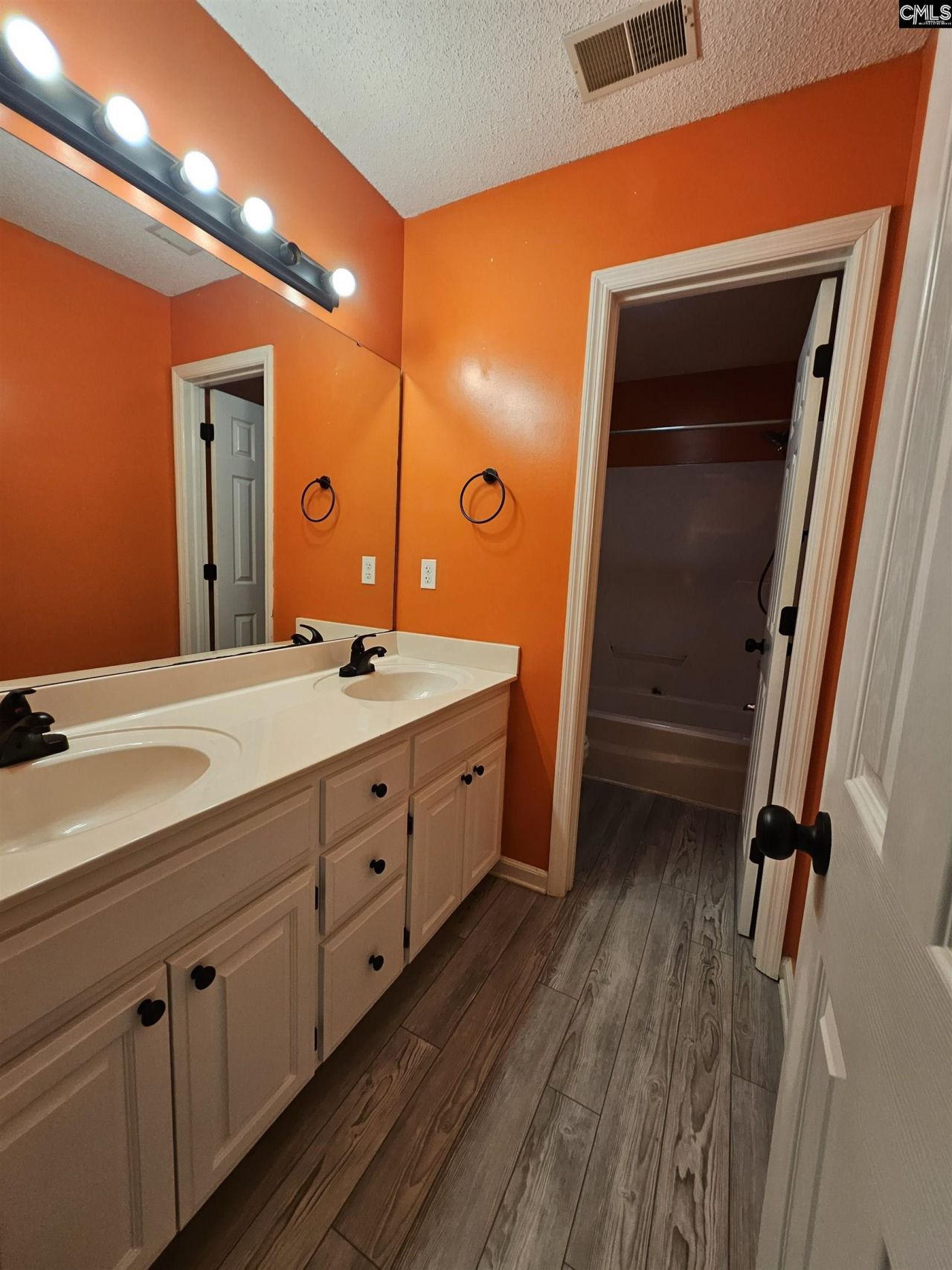 208 Winchester Court Photo 17