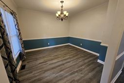 208 Winchester Court photo 4