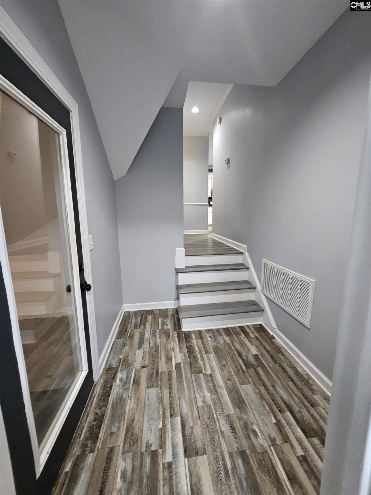 208 Winchester Court Photo 6
