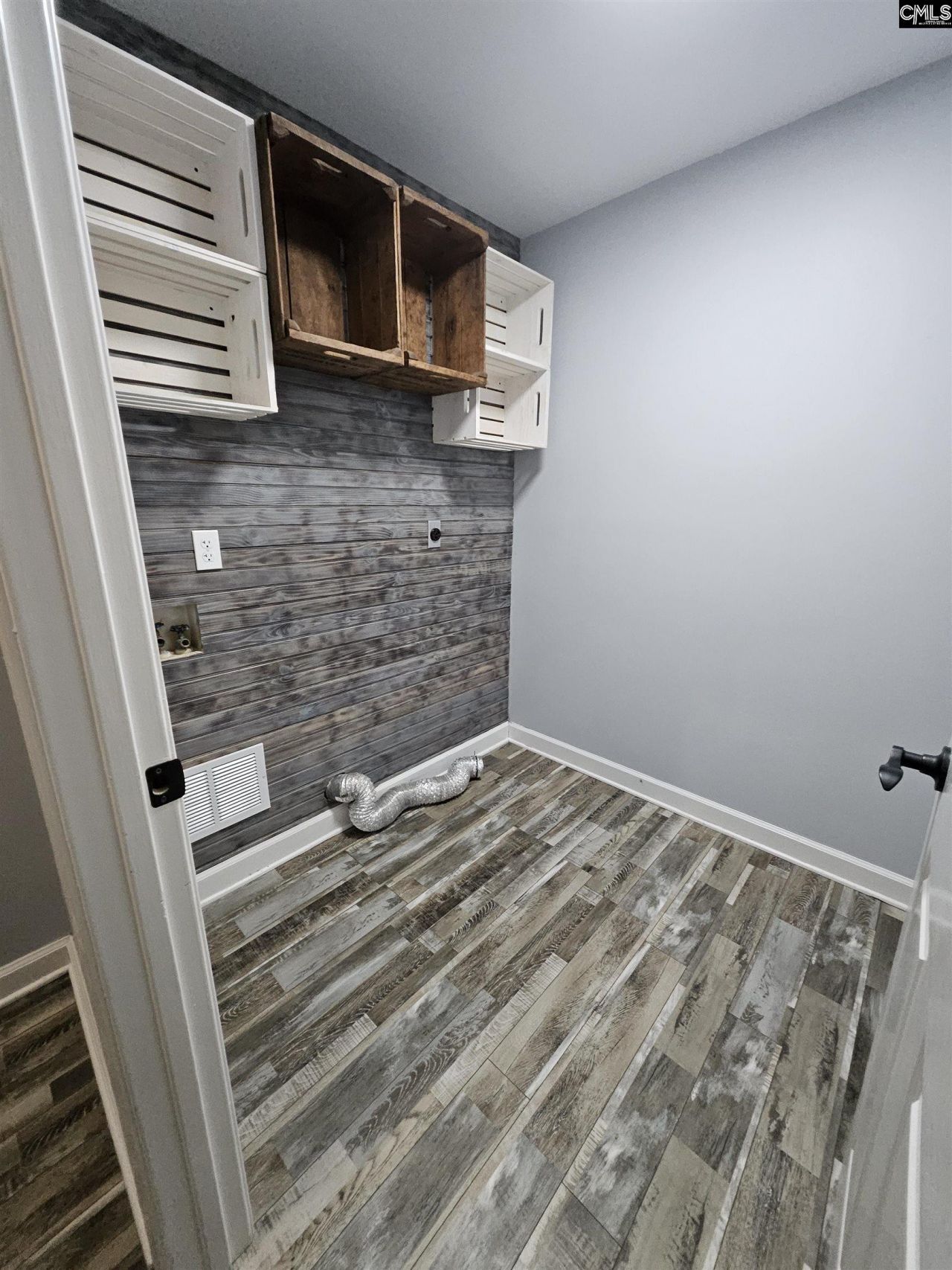 208 Winchester Court Photo 7