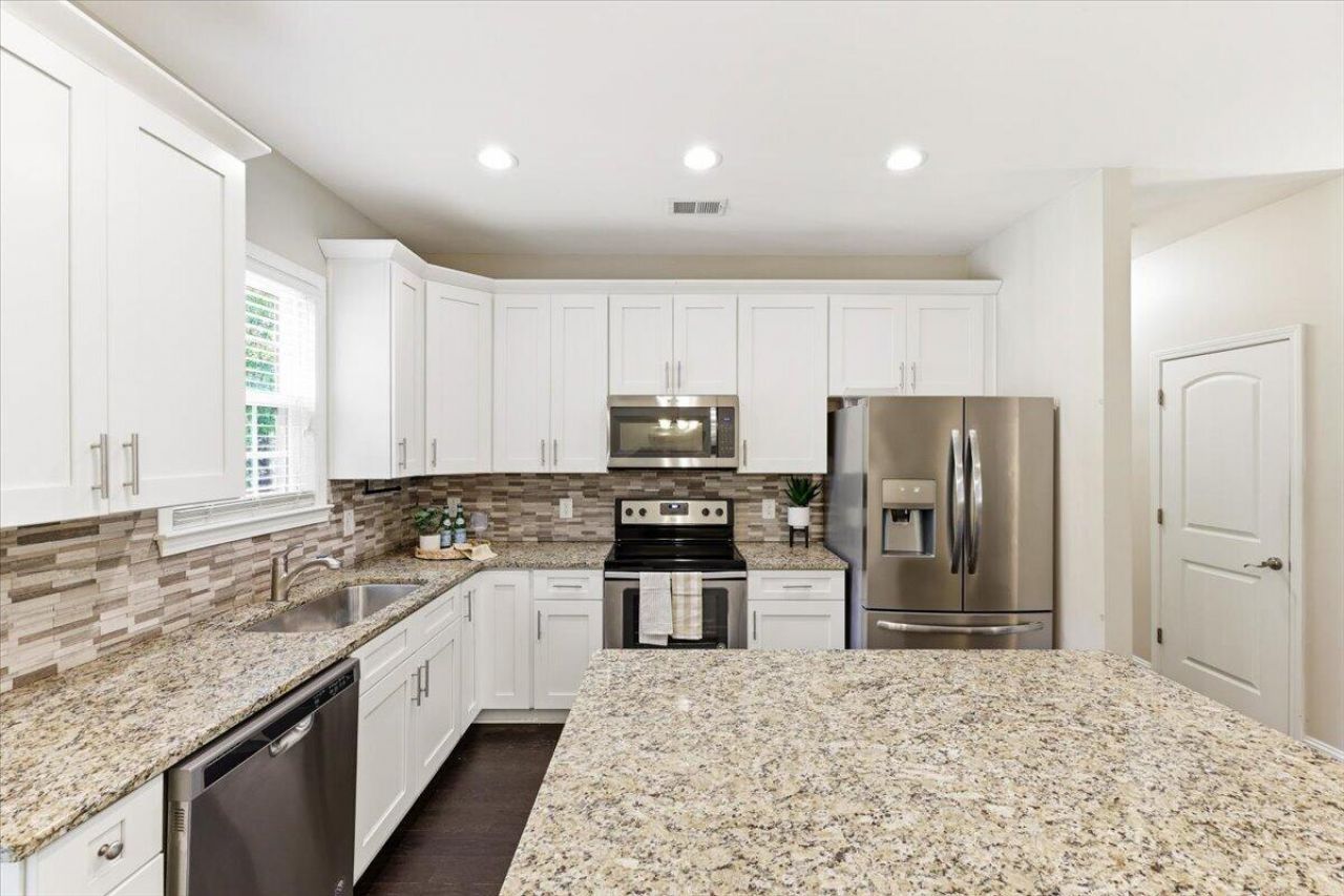3584 Berryhill Road Photo 9