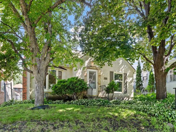 2081 Jefferson Avenue, Saint Paul, MN 55105