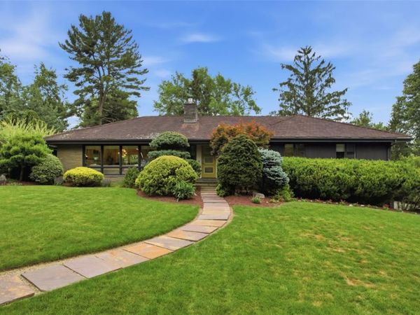 1530 Scenery Ridge Dr, Pittsburgh, PA 15241