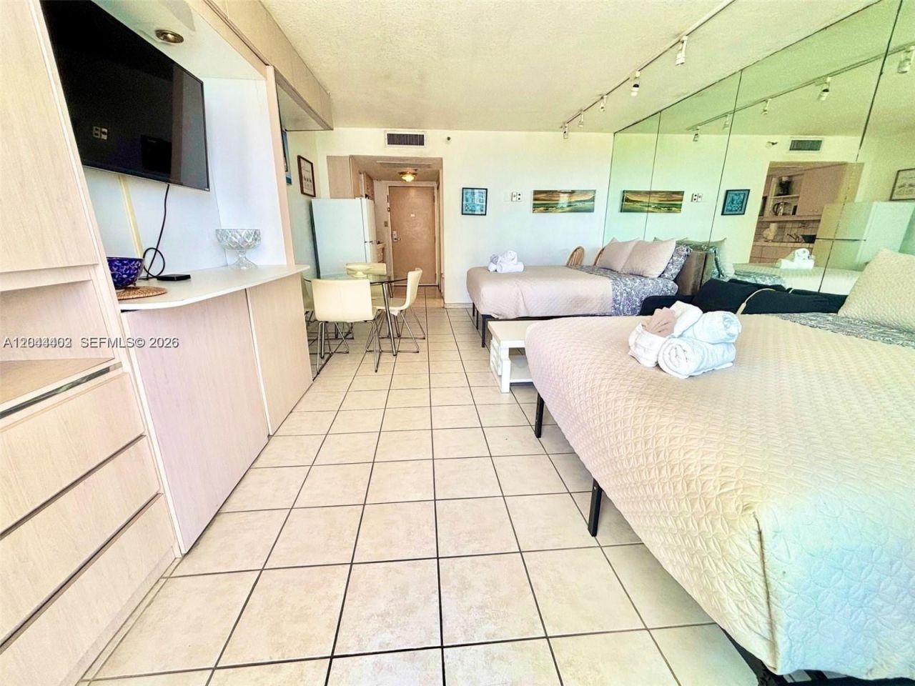 19201 Collins Ave, Unit 606, Sunny Isles Beach, FL 33160 Photo