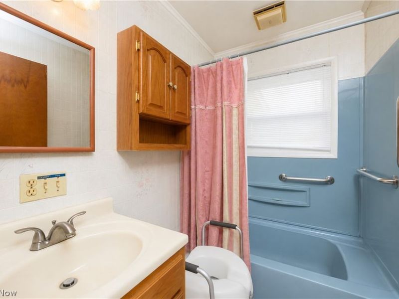 2400 40th Street NE, Canton, OH 44705 Photo 13