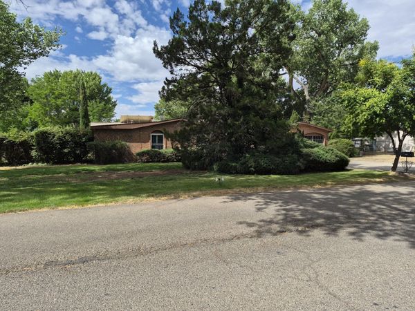 1020 Stuart Road NW, Albuquerque, NM 87114