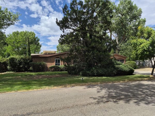 1020 Stuart Road NW, Albuquerque, NM 87114