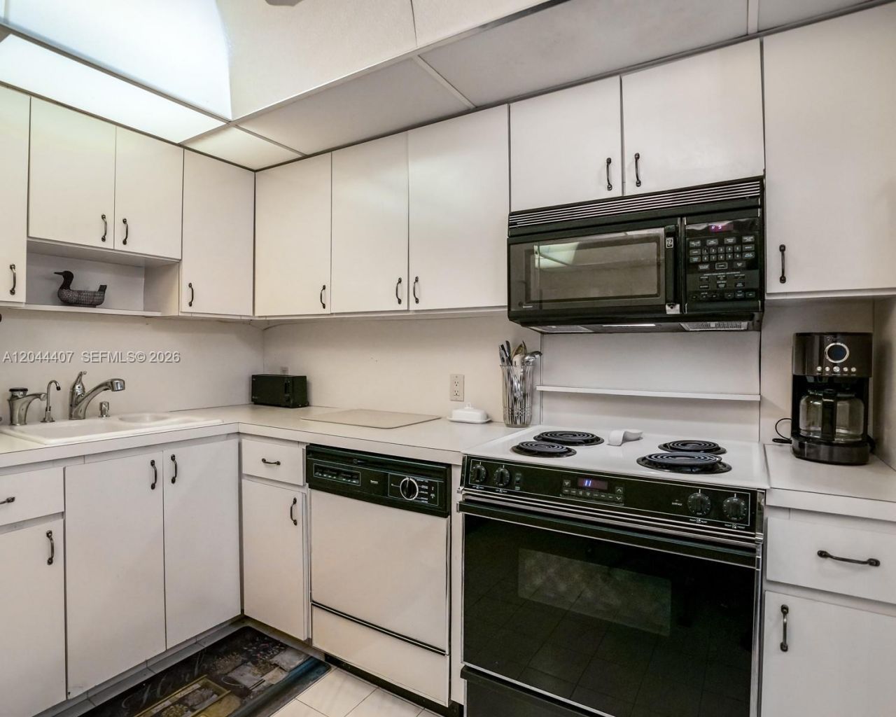 100 Bayview Dr , Unit 1620, Sunny Isles Beach, FL 33160 Photo