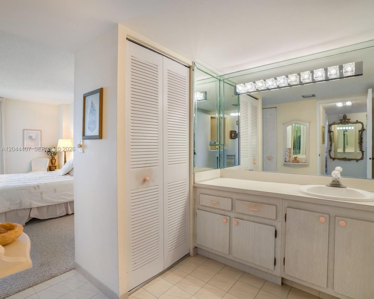 100 Bayview Dr , Unit 1620, Sunny Isles Beach, FL 33160 Photo
