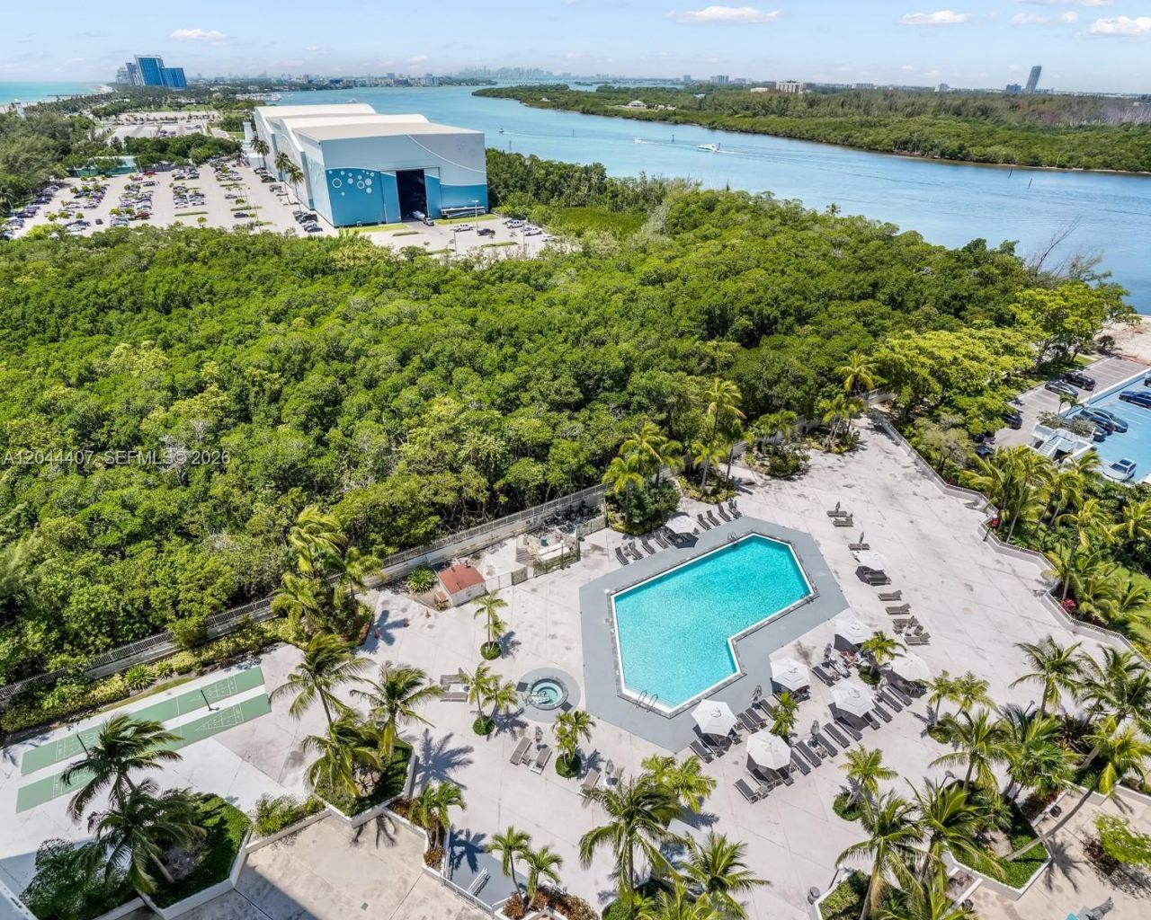 100 Bayview Dr , Unit 1620, Sunny Isles Beach, FL 33160 Photo