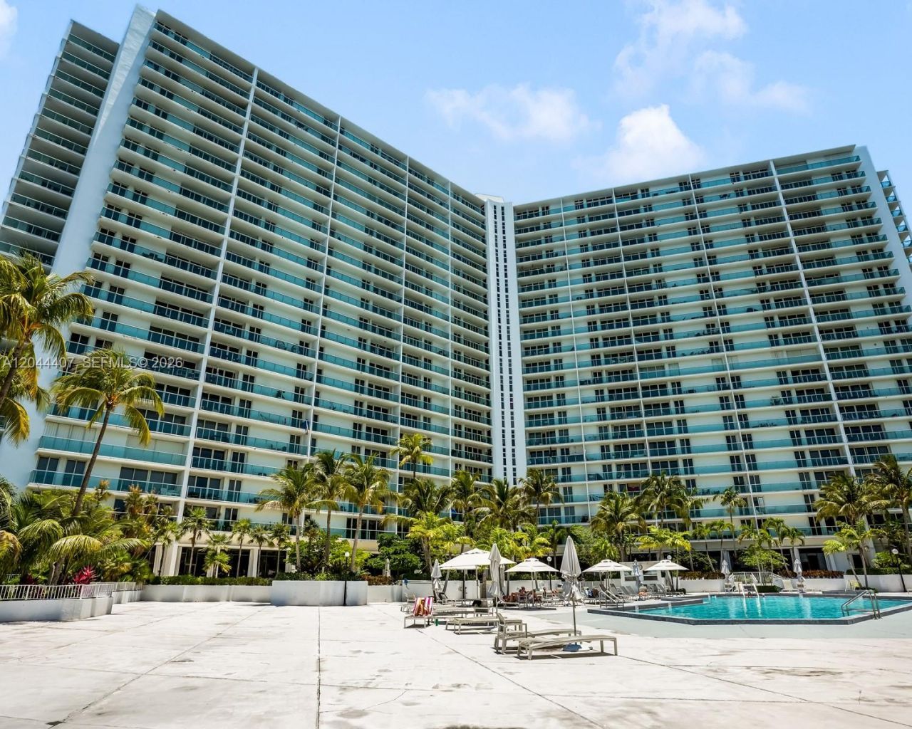 100 Bayview Dr , Unit 1620, Sunny Isles Beach, FL 33160 Photo