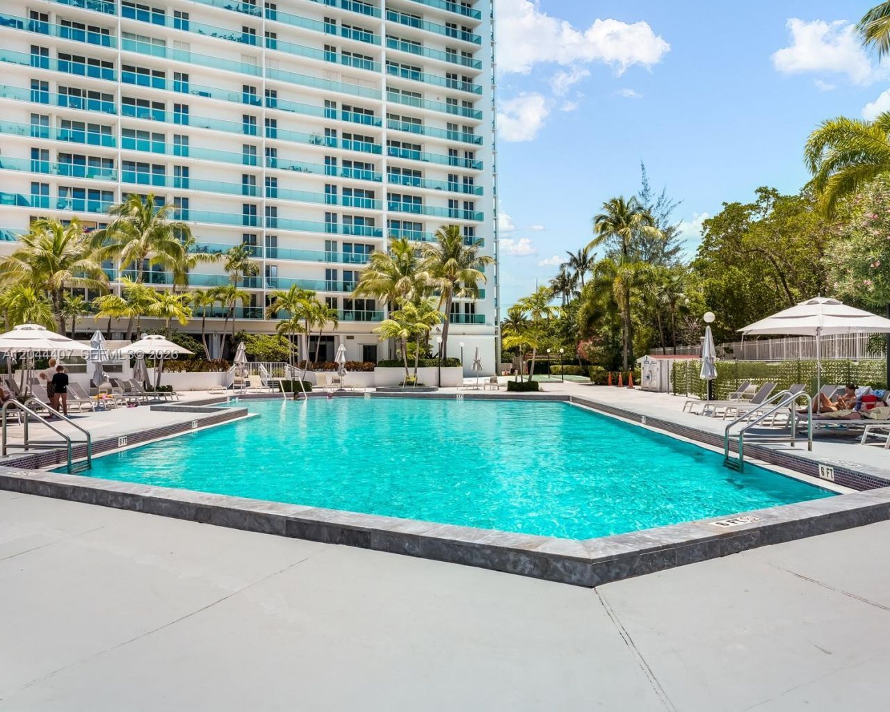 100 Bayview Dr , Unit 1620, Sunny Isles Beach, FL 33160 Photo