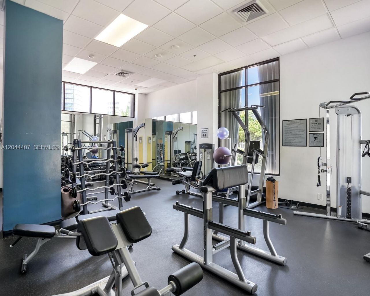100 Bayview Dr , Unit 1620, Sunny Isles Beach, FL 33160 Photo