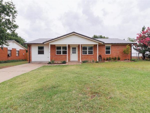 208 Maple Street, Elgin, OK 73538