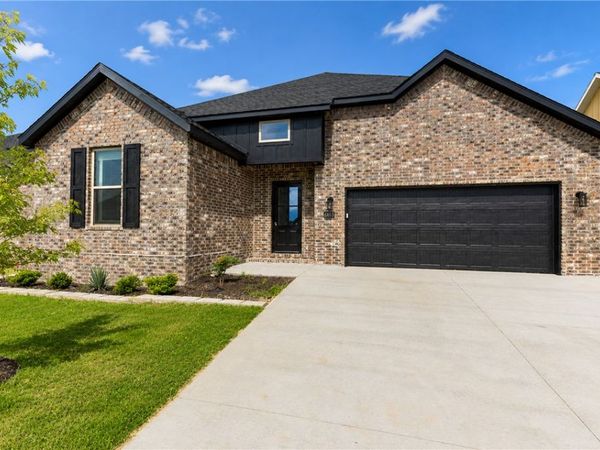 6803 Basswood Avenue , Bentonville, AR 72713
