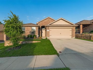 705 Ben Lake Trail, Fort Worth, TX 76120
