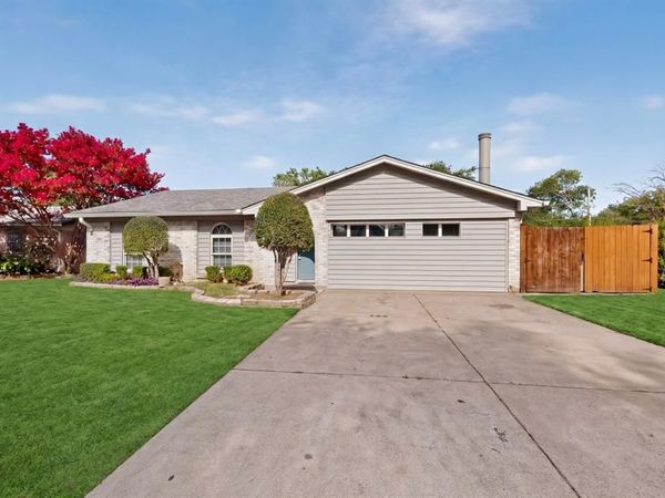 2041 Hemlock Drive, Haltom City, TX 76117