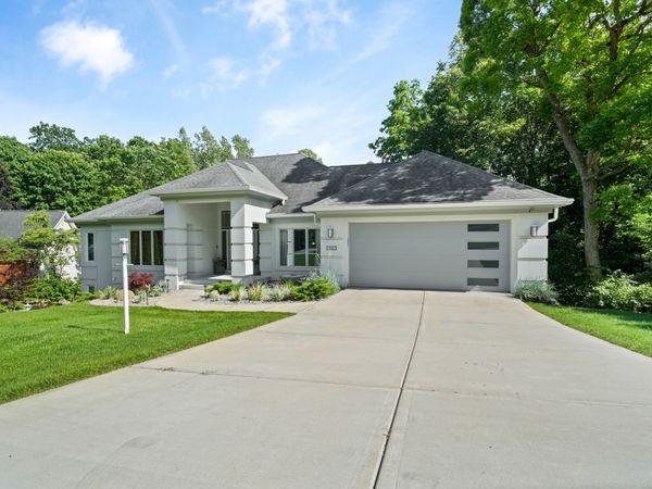 5123 Regents Park Road , Rockford, IL 61107