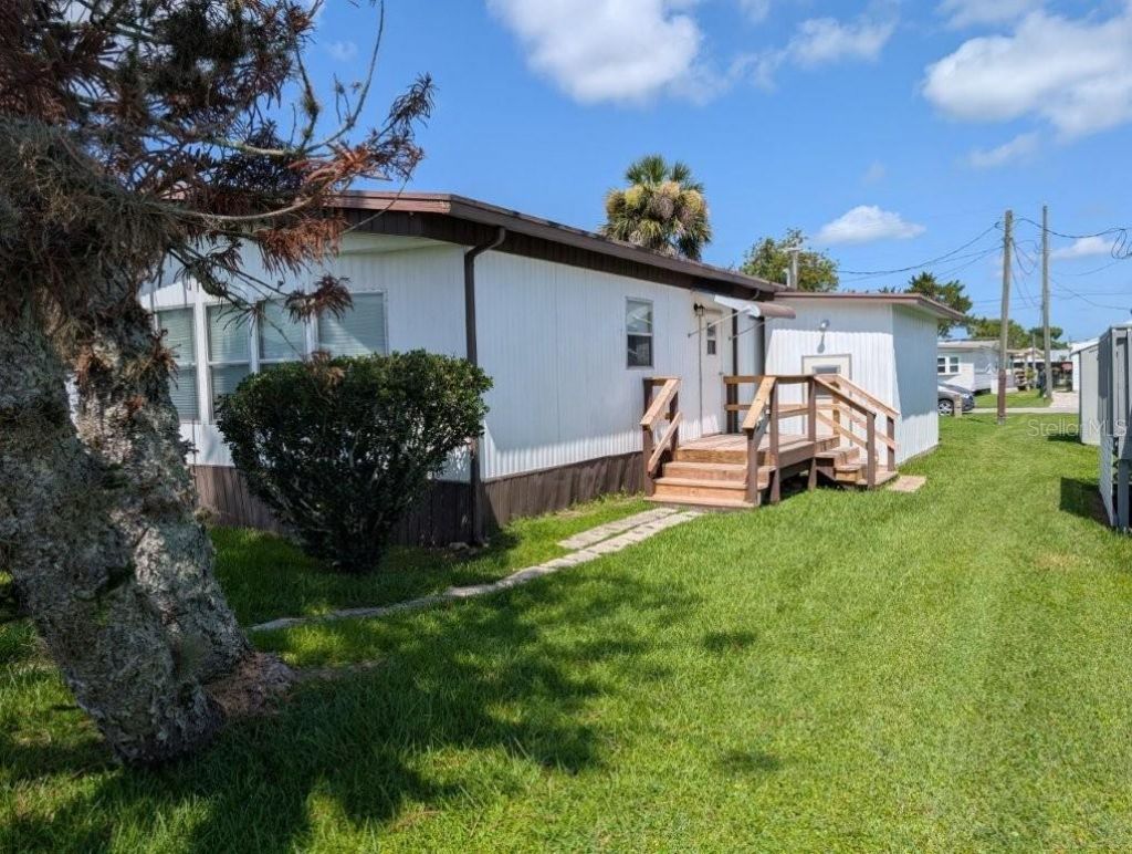 154 Moonlite Drive, Welaka, FL 32193 Photo