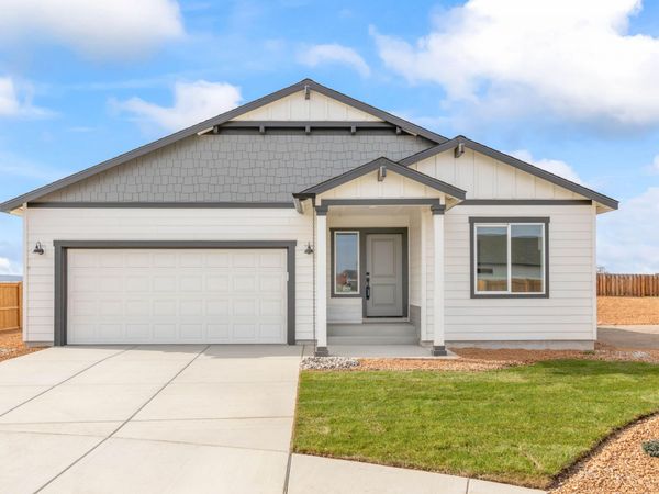 1298 NW Fairway Drive, Unit 142, Madras, OR 97741