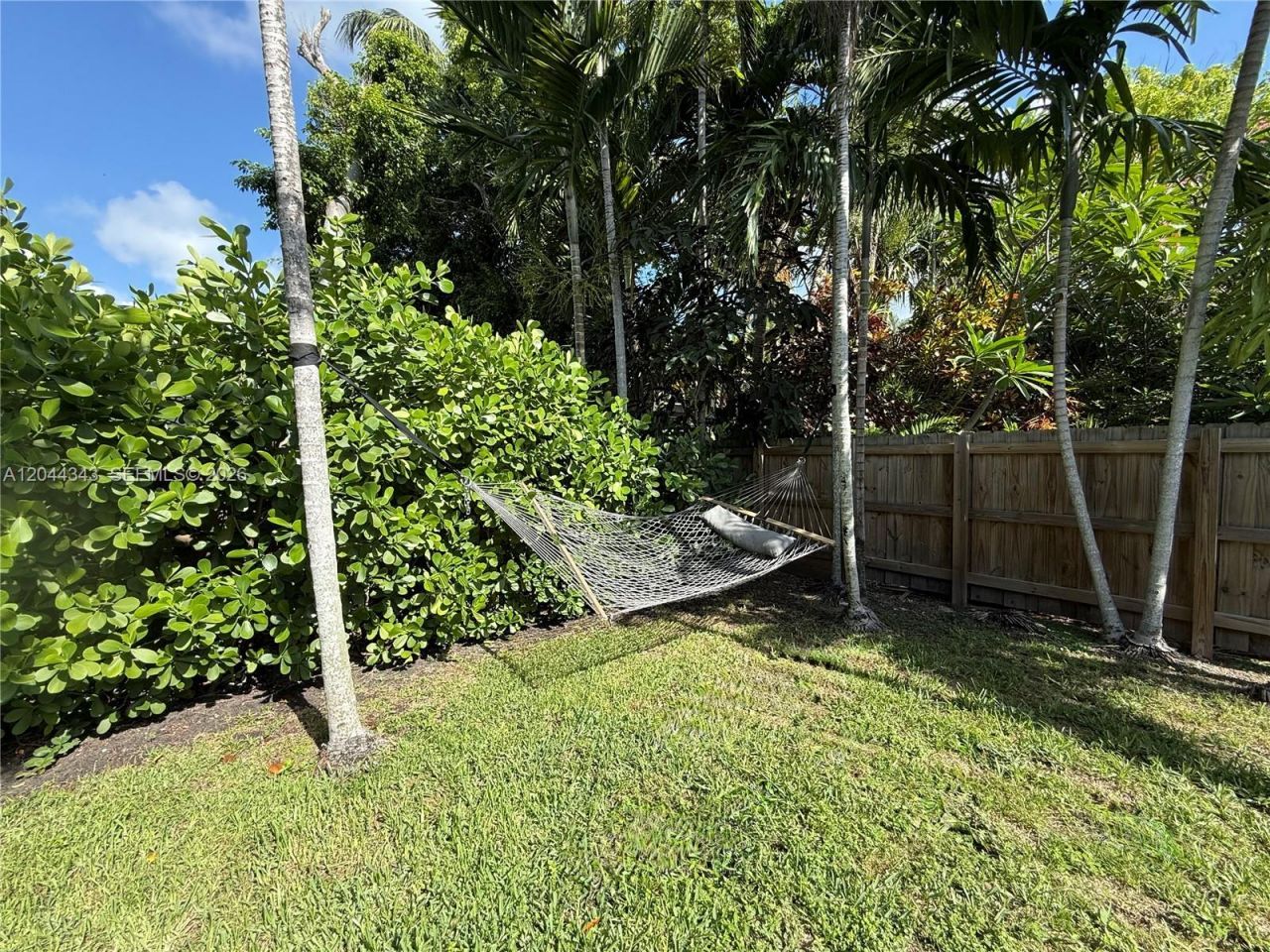 9008 Emerson Ave, Surfside, FL 33154 Photo