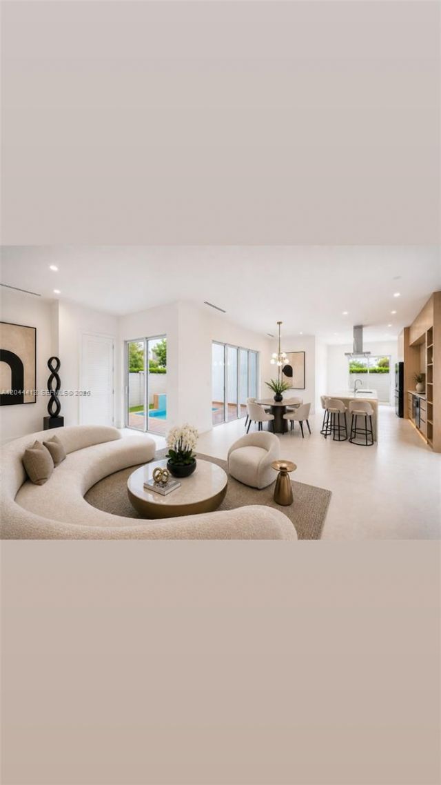 10381 NW 67th Ter , Doral, FL 33178 Photo