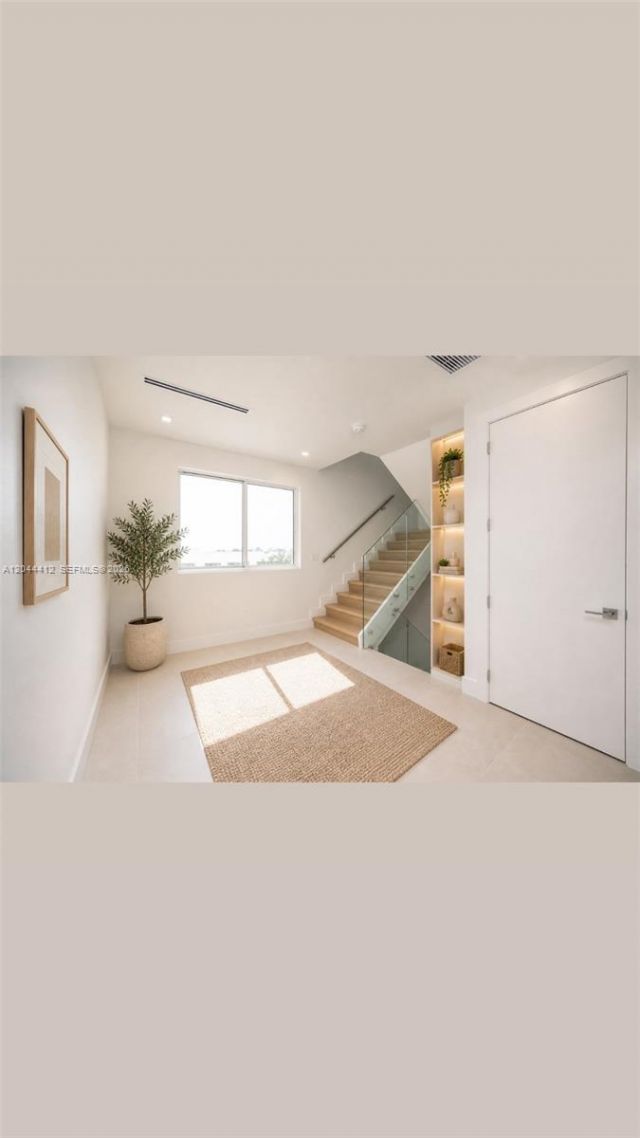 10381 NW 67th Ter , Doral, FL 33178 Photo