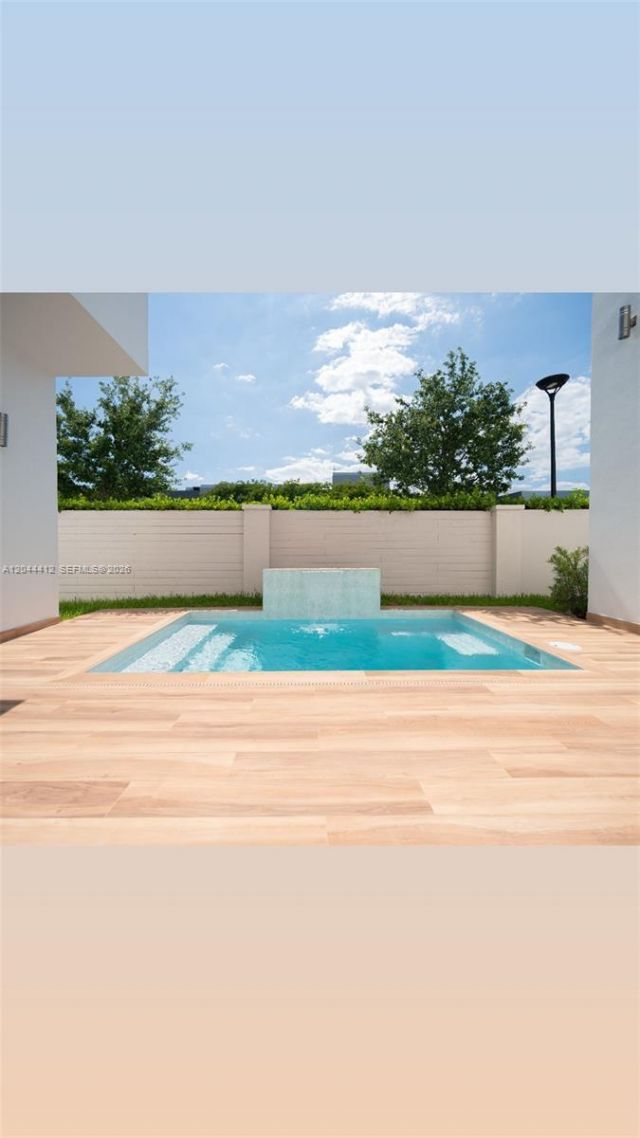 10381 NW 67th Ter , Doral, FL 33178 Photo