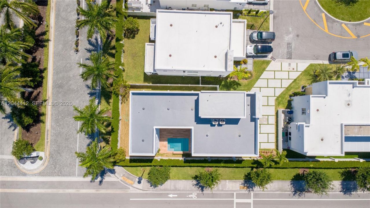 10381 NW 67th Ter , Doral, FL 33178 Photo