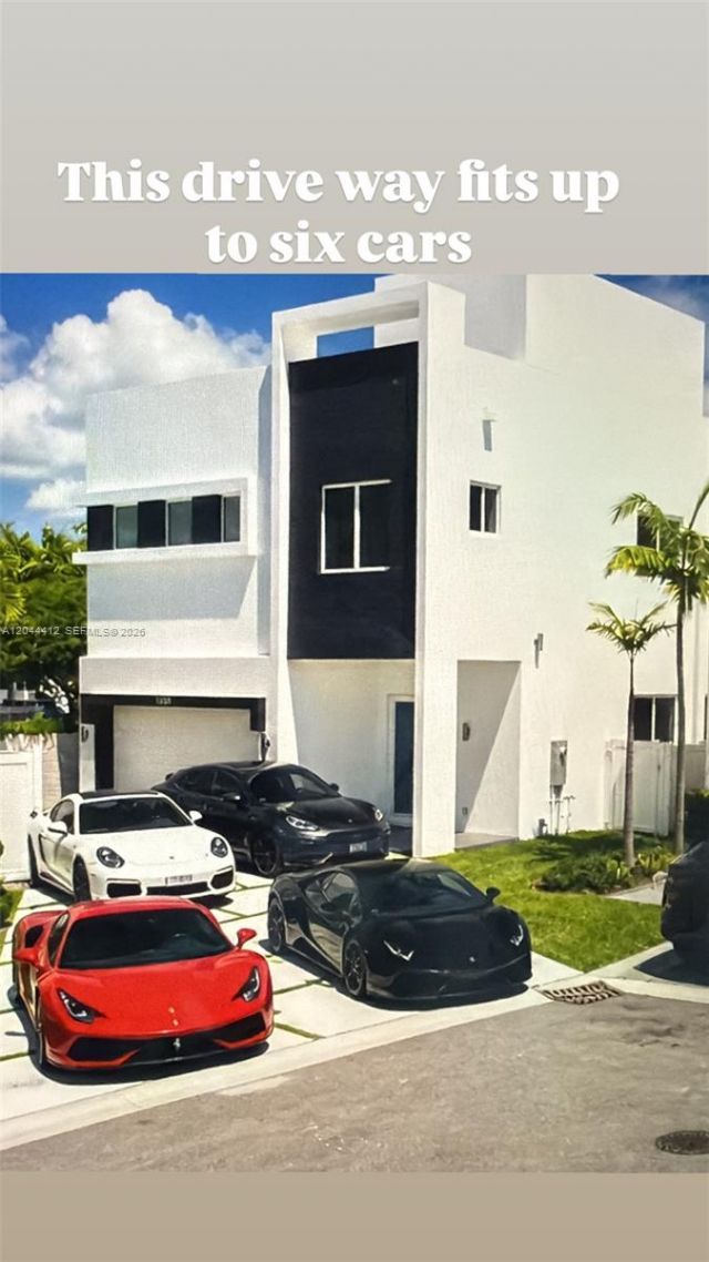 10381 NW 67th Ter , Doral, FL 33178 Photo