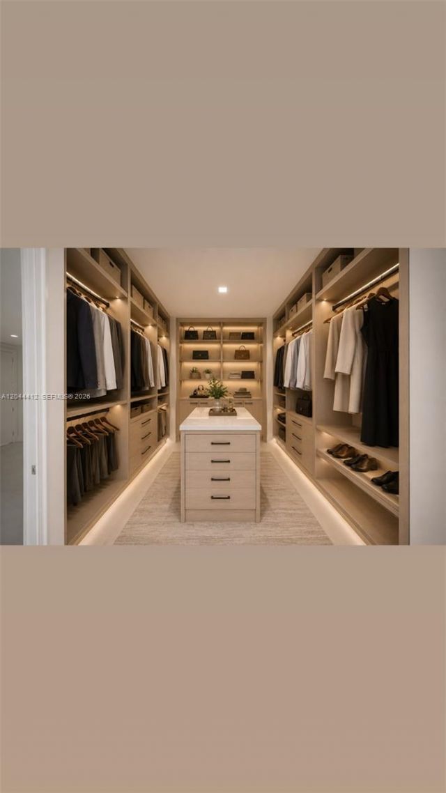 10381 NW 67th Ter , Doral, FL 33178 Photo